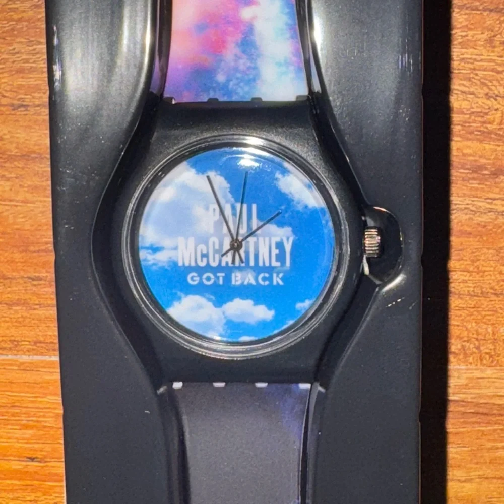 Paul McCartney Got Back Tour Watch - Picture 2 of 3